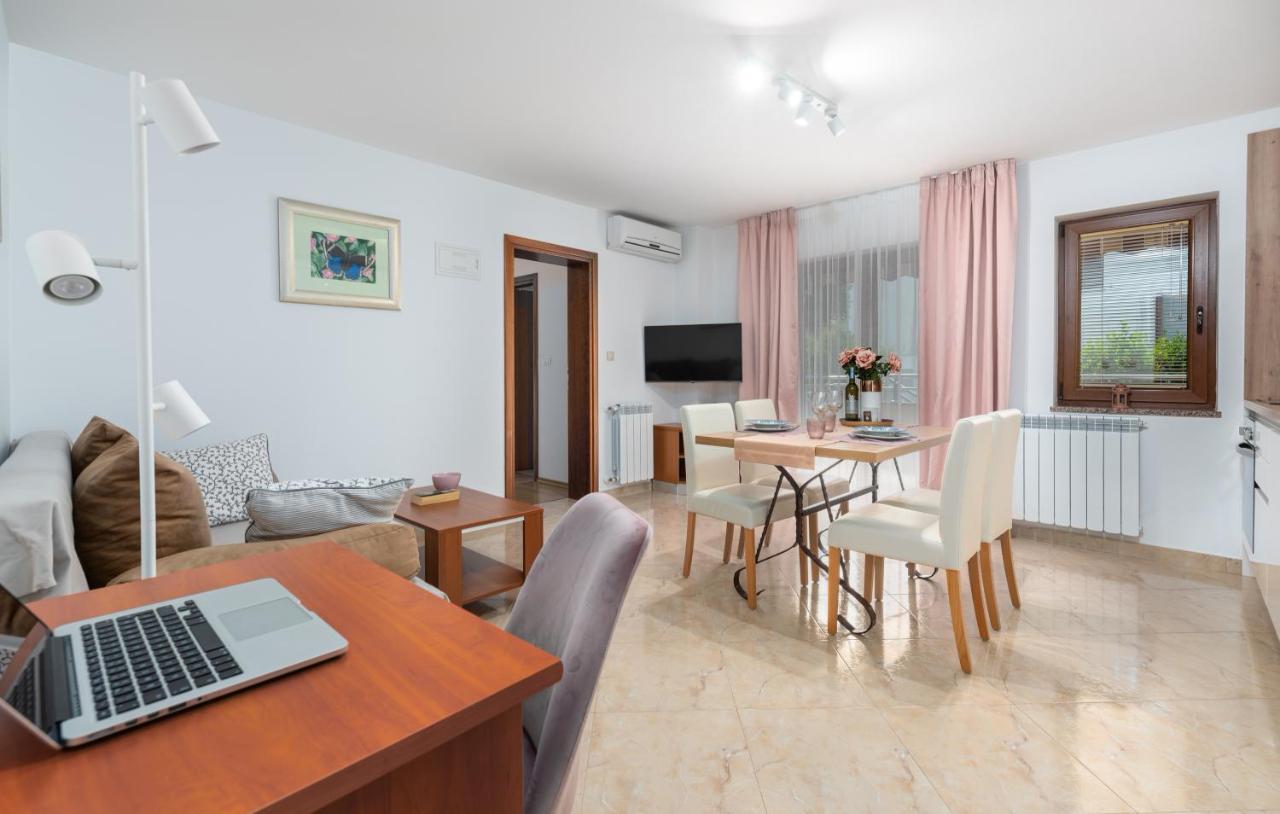 Apartments Villa Ana Пореч Экстерьер фото